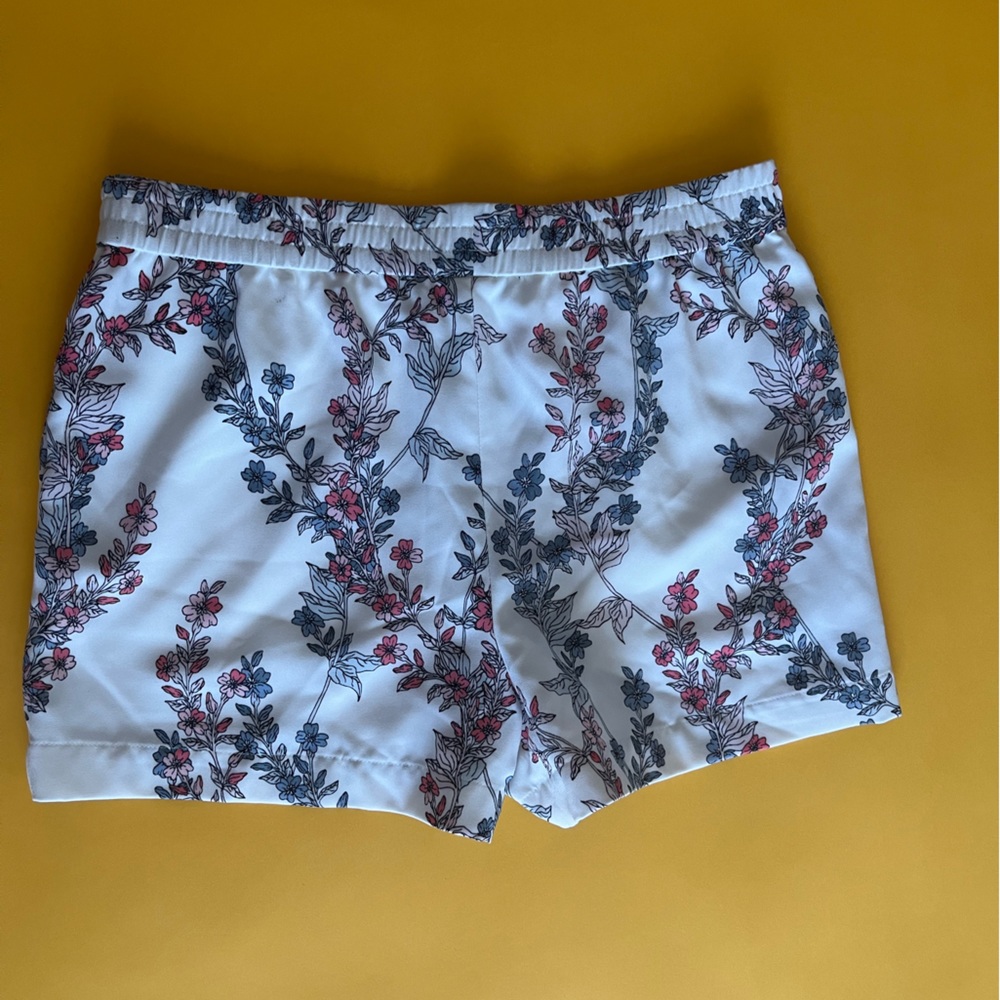 BCBGMaxAzria. Shorts. Size Small. Floral. New with tags.